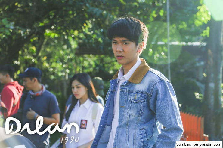 Tampil Ala Dilan? Ini Tips Gaya Fashion Anak Motor Era 90-an!