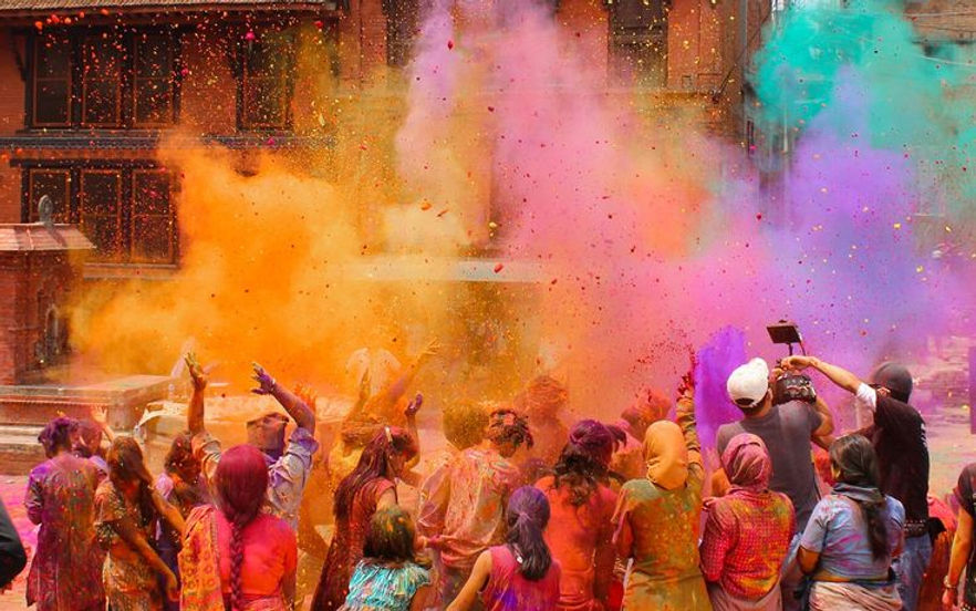 Indahnya Festival Holi Dalam Film Mohabbatein