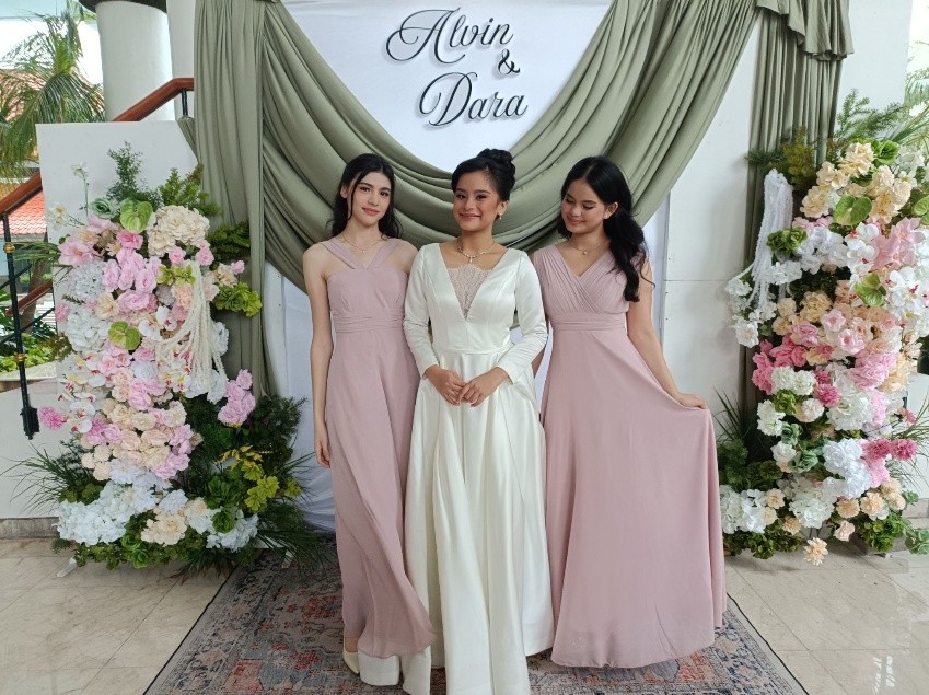 Kostum Karakter Bridesmaids mampu "Berbicara" di Adegan Pernikahan Suara Dara